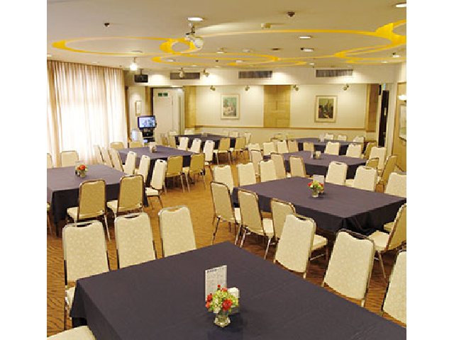 最大着席70名様・立食100名様収容宴会会場「楓」