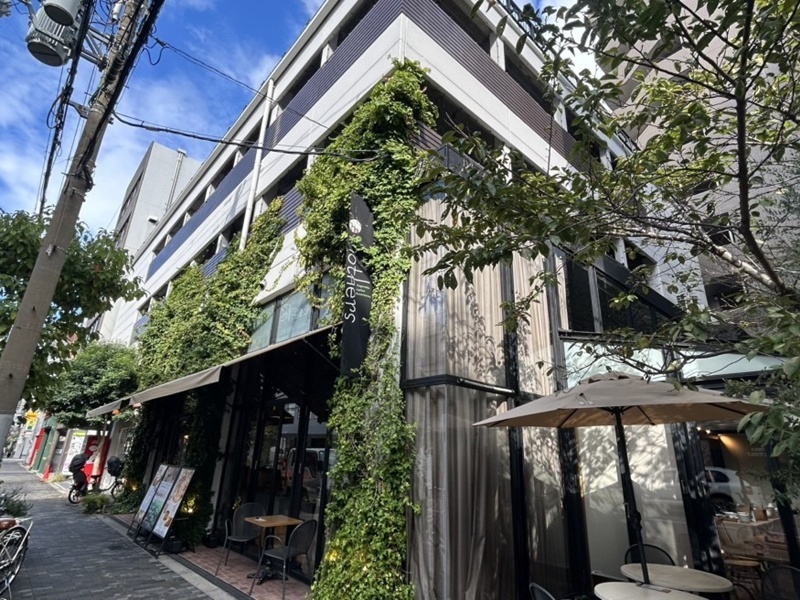  街の中の小さな農園【Farm Cafe mothers】
地下鉄四ツ橋駅・西長堀駅徒歩5分　