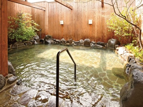【温泉】
身体をを包み込む柔らかな湯にじんわり癒されます。