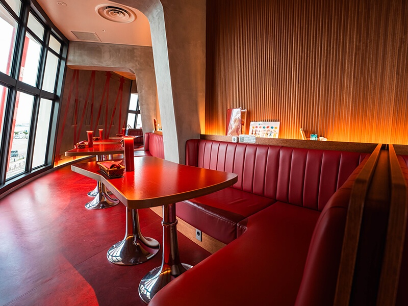 昼夜で表情を変える神戸港の絶景。
デイタイムからナイトシーンまで、時間帯を選ばず楽しめるパーティー空間です。