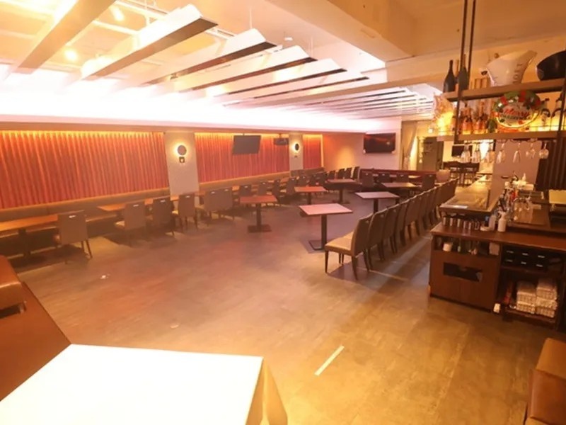 間仕切りやボックス席が無いため一体感のあるパーティーが可能。