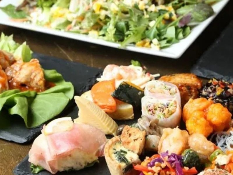 【月～木の平日限定◎特別価格】飲み放題付きのコスパ抜群プラン　〜ビュッフェ or テーブルシェア〜