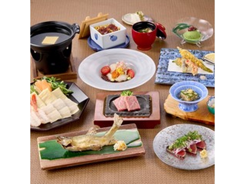 夏の特別懐石 -かがみ- ◇8000円(税込)