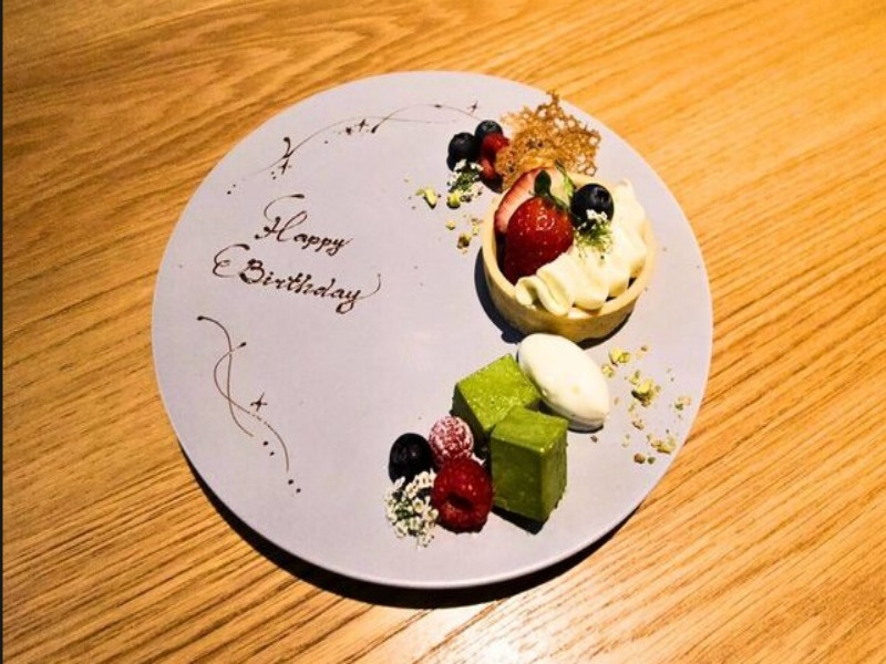 お誕生日や記念日用のアニバーサリープレート。
ぜひ特別な日のお食事に。