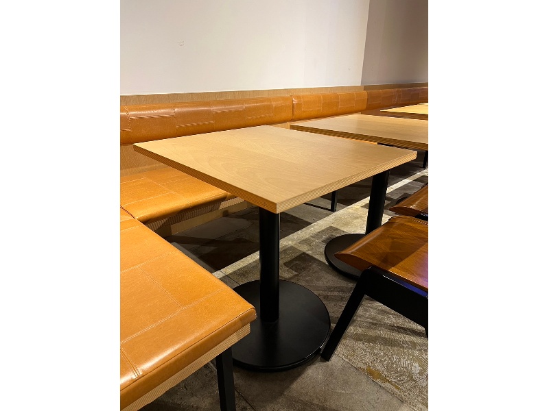 会場内_備品_四角テーブル（60センチ×70センチ/45台）