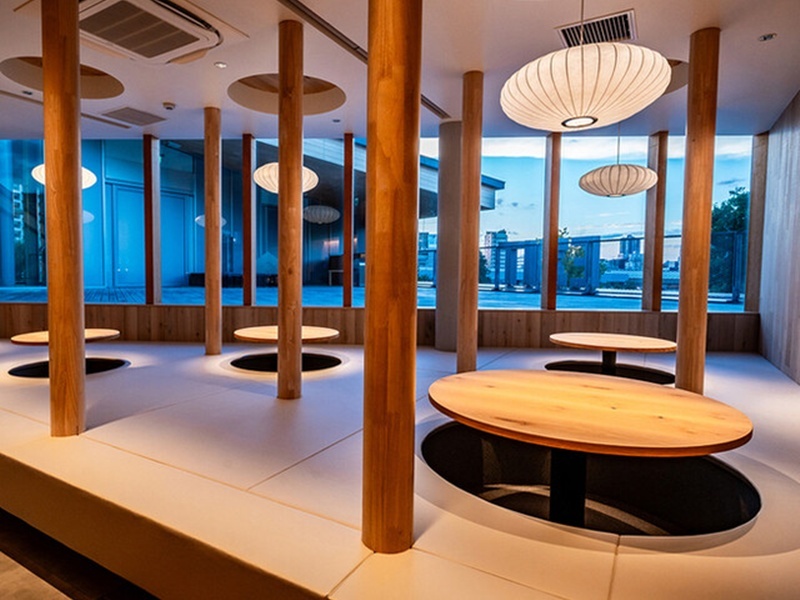 やわらかいマットが敷かれた小上がり席！