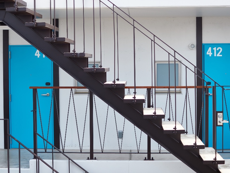 宿泊はまるで海外モーテルのような空間