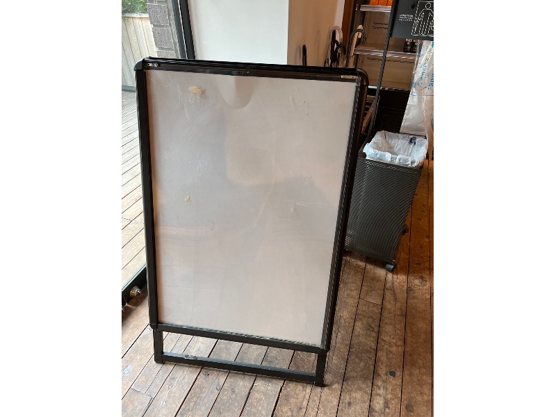 会場内_備品_立て看板（A1サイズ）1台