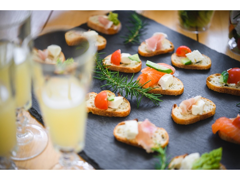 お料理の味はもちろん、見てお楽しみいただけるような盛りつけを