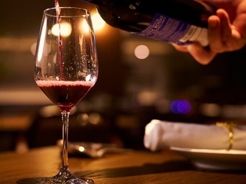 ワインペアリングで楽しむ本格シュラスコ。10種以上のワインリストから選ぶ贅沢が大人のパーティーを演出