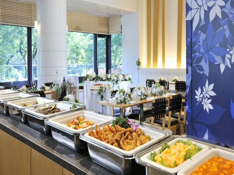 開放感あふれる店内でまるでリゾートのようにゆったりとしたひとときをお愉しみいただけます