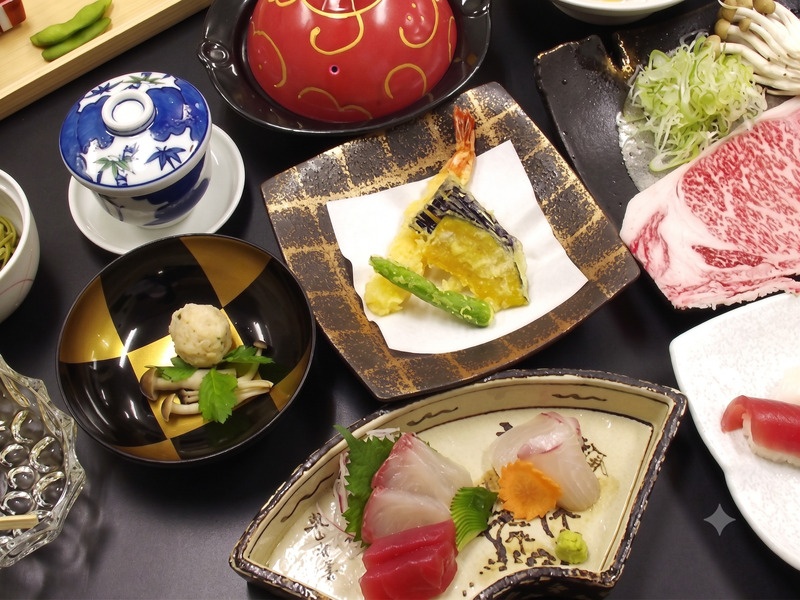 【プラン(例)】
新鮮な地元食材をふんだんに使ったコースは、特別な日を彩る内容となっています。
入湯料込もで、温泉もお楽しみいただけます。