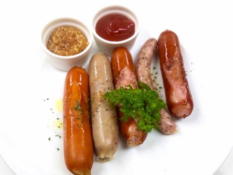 【お料理(例)】
ソーセージ盛り合わせ