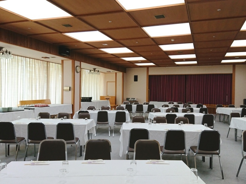 大広間:最大80名さま収容可能
ステージがございます。