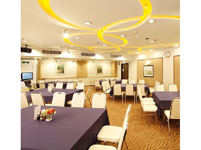 最大着席70名様・立食100名様収容宴会会場「楓」