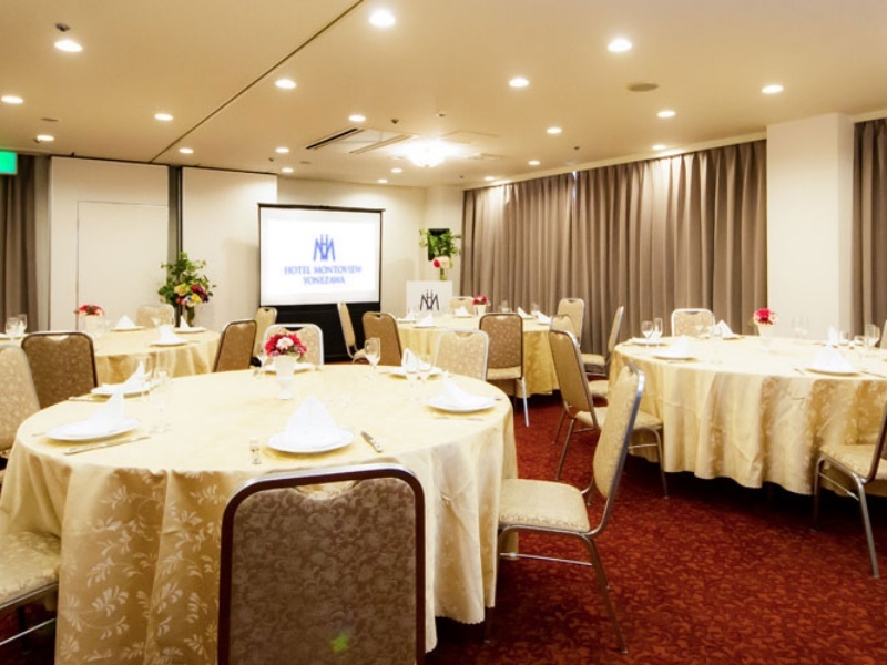 9F 宴会場 『飯豊』・『斜平』
少人数から中規模まで対応する多目的宴会・会議会場です。
収容人数：立食50名／着席70名（シアター形式75名・スクール形式50名）