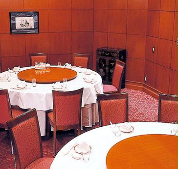 中華レストラン「白楽天」
個室２か所　最大20名ご利用可能。
ご予算　平均￥6､000-　コース料理+飲み放題

その他　宴会場での２次会もご利用いただけます。