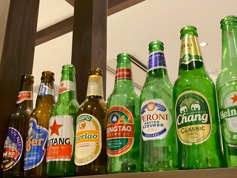 【ドリンク】
25ヶ国の瓶ビールをご用意してます!