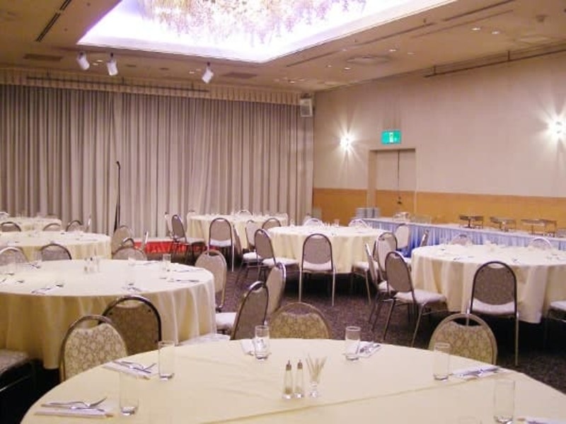 【宴会場】7F：白銀の間
結婚式二次会や1.5次会にご利用いただける2次会プランをご用意しております。