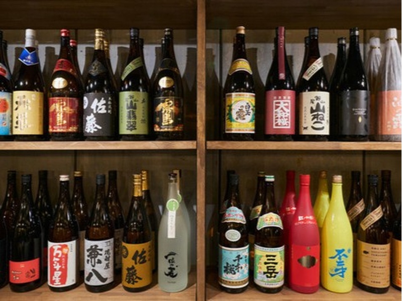 【ドリンク】
全国から集めたクラフト焼酎を50種以上ご用意しております。
