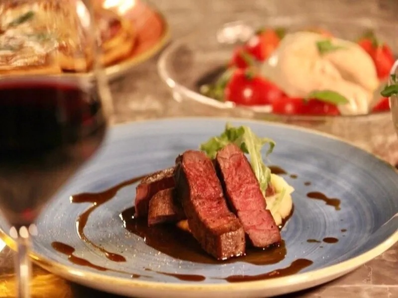 【Dinner】3時間飲み放題付き！A5ランク黒毛和牛ステーキ＆濃厚ボロネーゼ♪歓送迎会に！ ¥8,000