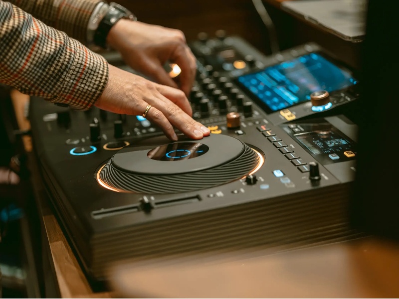 音響設備完備!DJブースで盛り上がる宴会を!