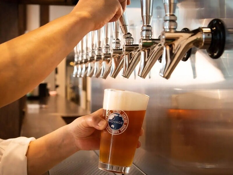 【ドリンク】
樽から注ぐ数種類のフレッシュなクラフトビール!