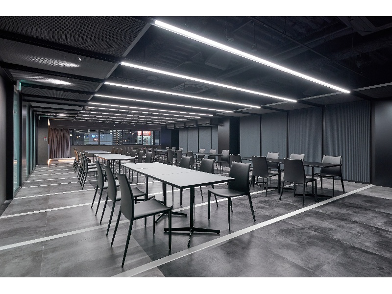 【メインフロア - 島型レイアウト】- グレイドパーク 新橋駅前8F（銀座口）