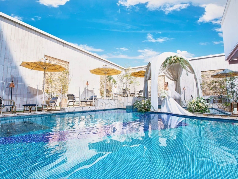 1Fガーデンテラス
開放感たっぷりのガーデン
広々としたガーデン内で行うデザートビュッフェは盛り上がるパーティーになること間違いなし。
夜には松明に火を灯してナイトバージョンにチェンジ。
お好みの演出に対応可能。さまざまに変化できて思いのまま。