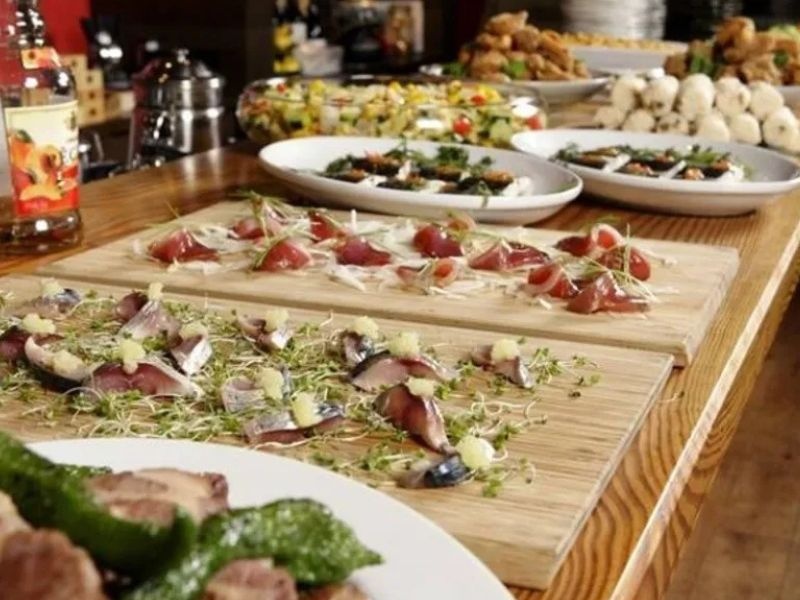 【全プラン　ビュッフェもテーブルシェアもOK】お料理6品＋フリードリンク1.5時間