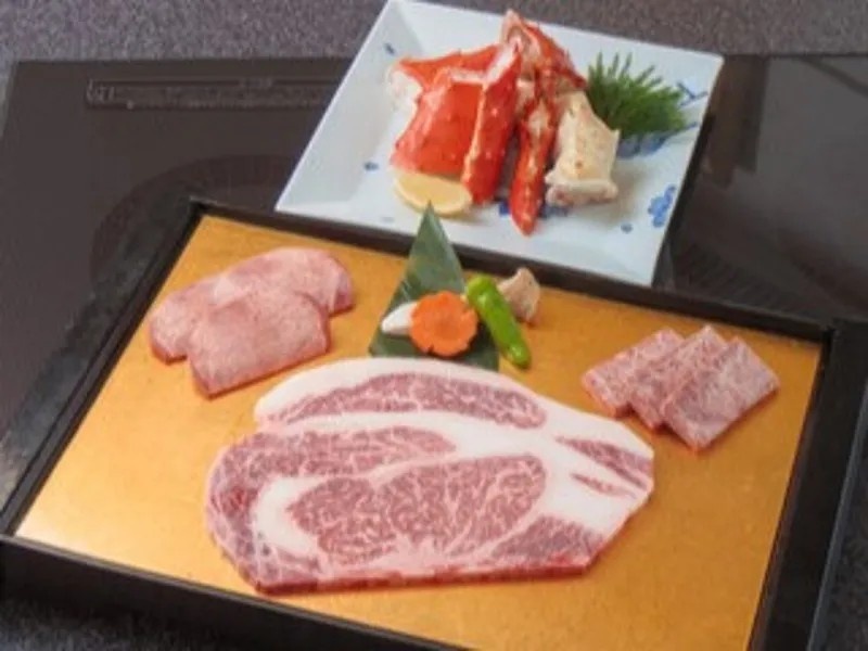 【12/1～1/3】《期間限定カニ付き》雪の宴　焼肉としゃぶしゃぶとすき焼きの食べ放題　飲み放題付き【2時間制】