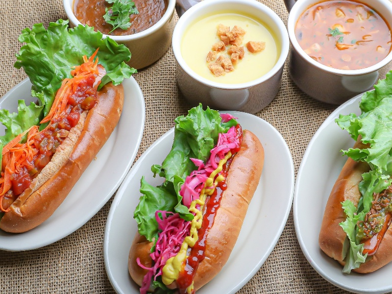 お好きな具材を選んでカスタマイズして楽しむハーフビュッフェ