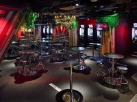 ダイニングダーツバーBee 梅田店