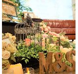 会場装飾もおまかせ♪
大人気のソファ高砂や
テーブル装花も無料でご用意！
もちろん式場からの持ち込み料も無料♪